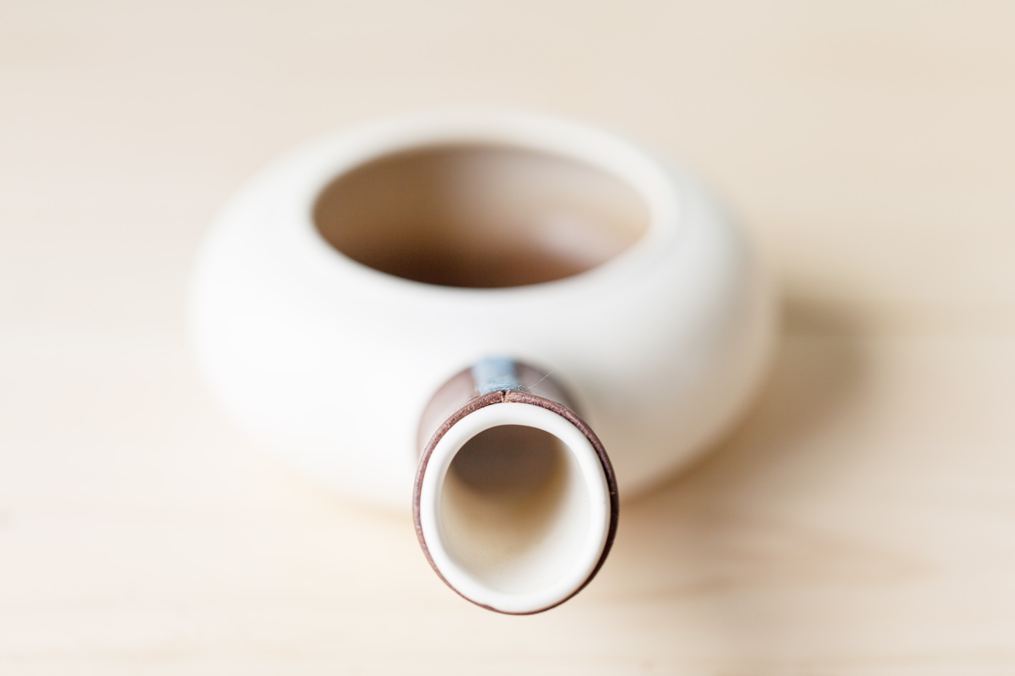 The rounded ceramic body and leather-wrapped handle of Zenroast
